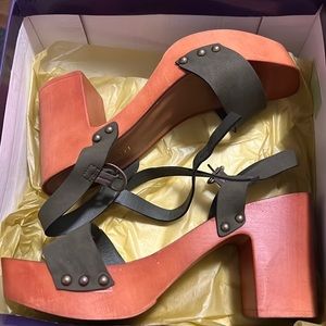 Madden Girl Charm in Olive